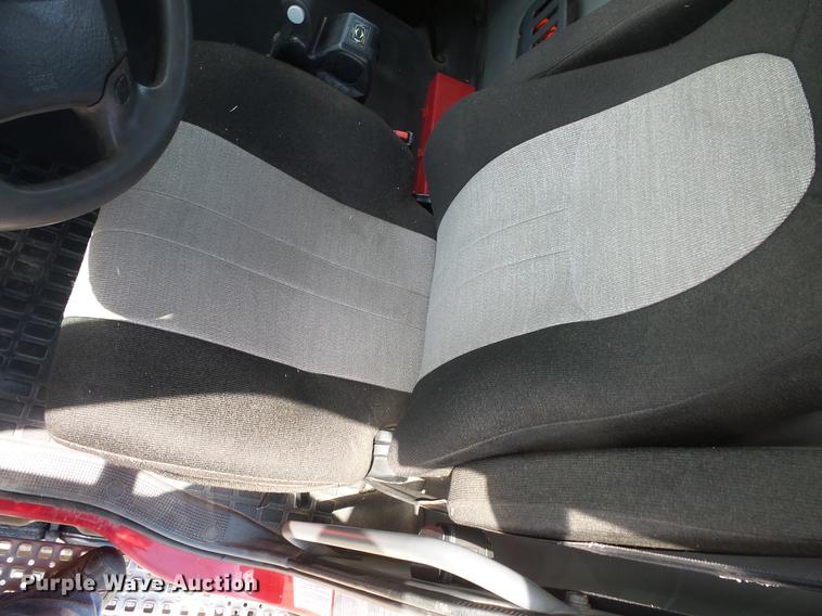 image for item DV9415 2009 Volvo VN semi truck