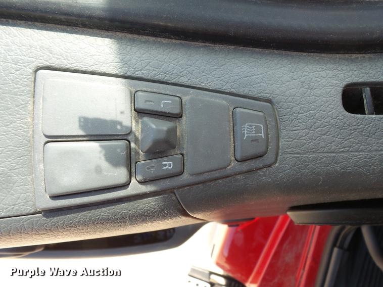 image for item DV9415 2009 Volvo VN semi truck