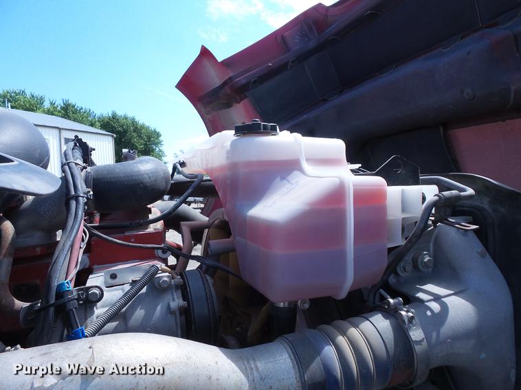 image for item DV9415 2009 Volvo VN semi truck