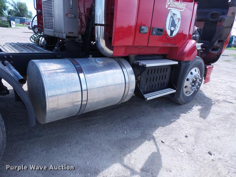 image for item DV9415 2009 Volvo VN semi truck