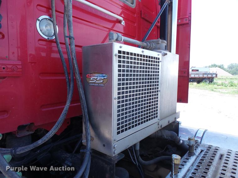 image for item DV9415 2009 Volvo VN semi truck