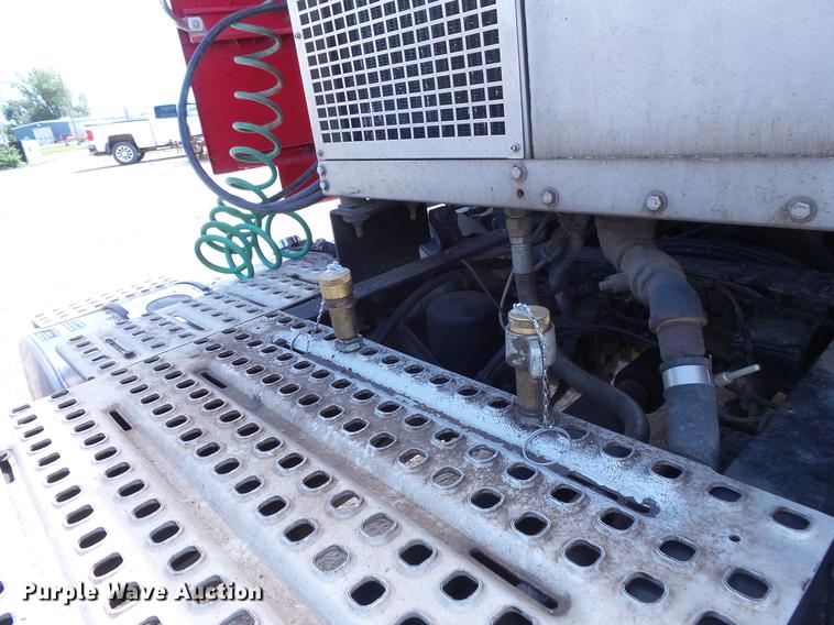 image for item DV9415 2009 Volvo VN semi truck