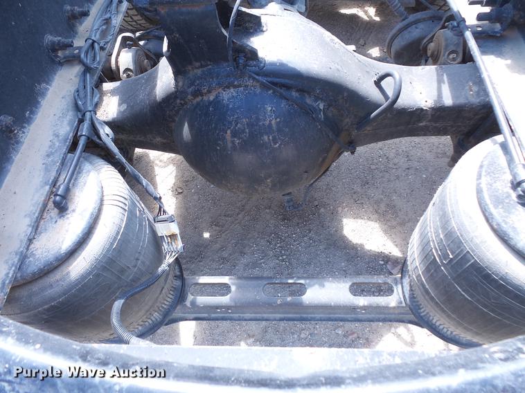 image for item DV9415 2009 Volvo VN semi truck