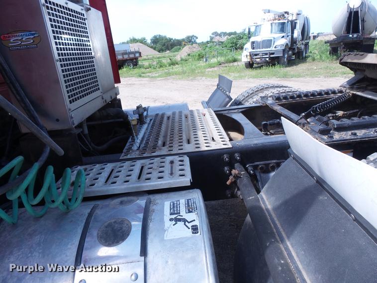 image for item DV9415 2009 Volvo VN semi truck