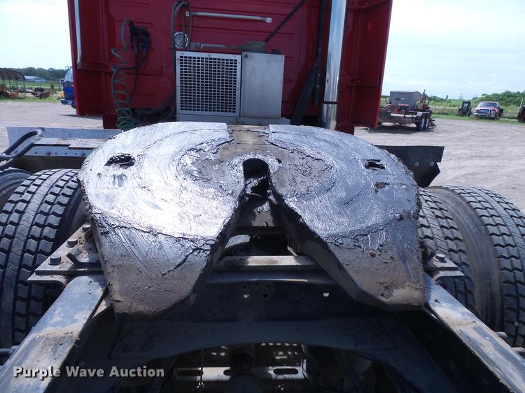 image for item DV9415 2009 Volvo VN semi truck