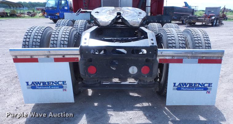 image for item DV9415 2009 Volvo VN semi truck