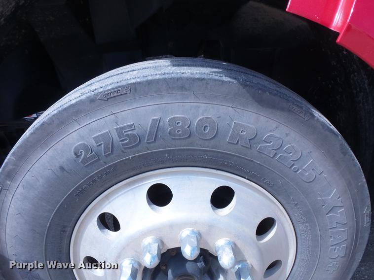 image for item DV9415 2009 Volvo VN semi truck