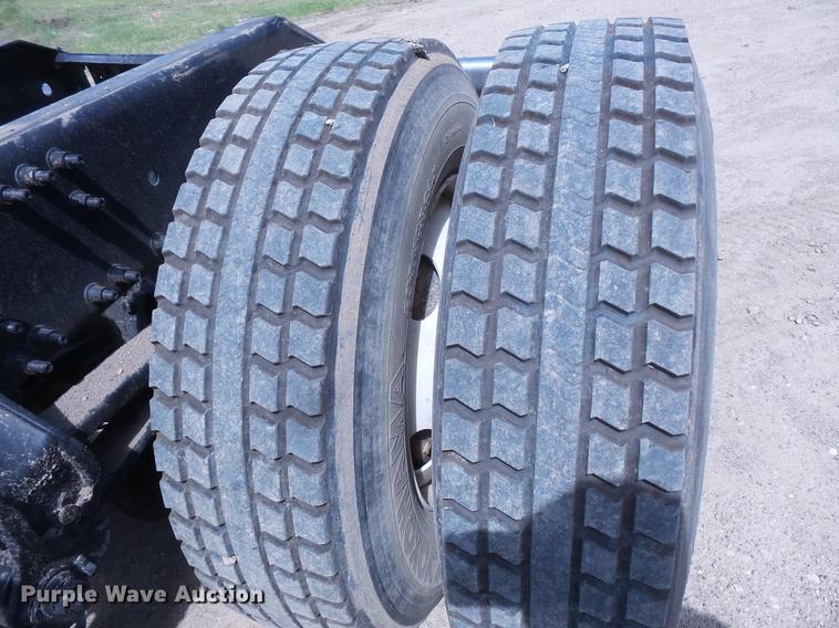 image for item DV9415 2009 Volvo VN semi truck