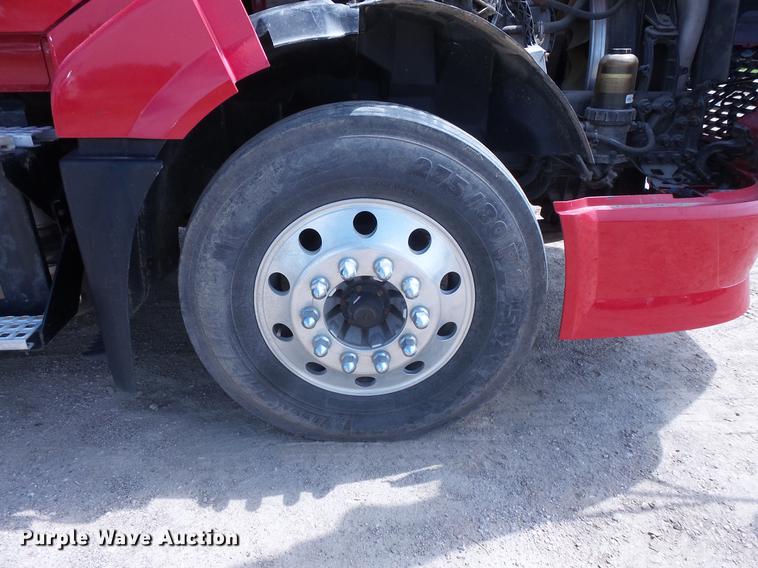 image for item DV9415 2009 Volvo VN semi truck