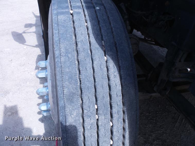 image for item DV9415 2009 Volvo VN semi truck