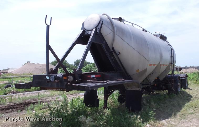 image for item DV9418 1975 Fruehauf dry bulk tank trailer