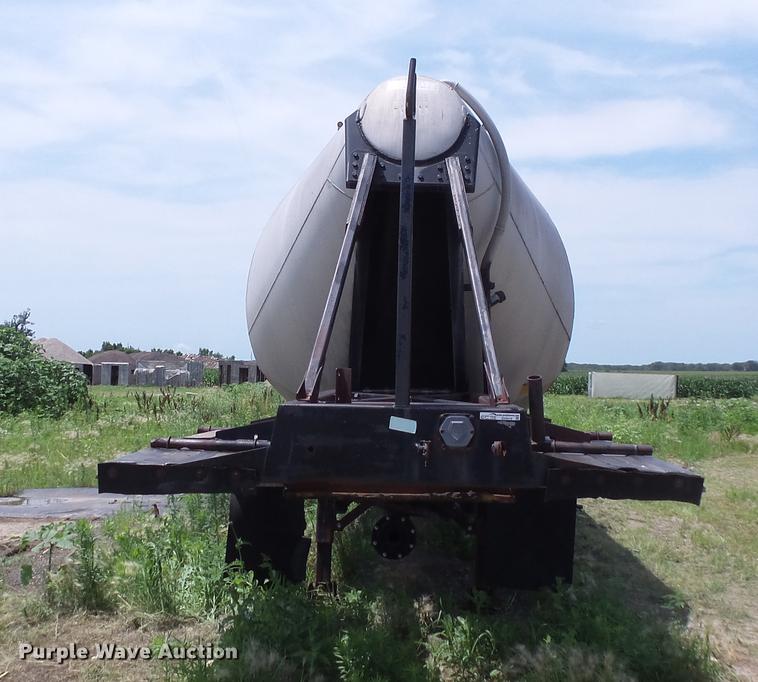 image for item DV9418 1975 Fruehauf dry bulk tank trailer