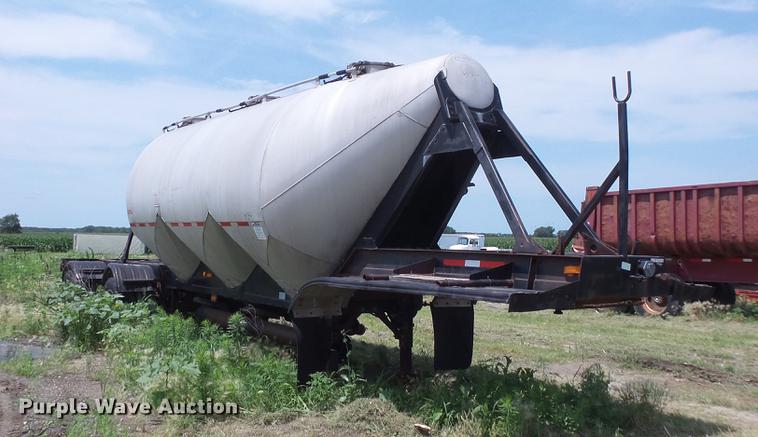 image for item DV9418 1975 Fruehauf dry bulk tank trailer