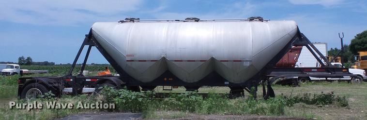 image for item DV9418 1975 Fruehauf dry bulk tank trailer