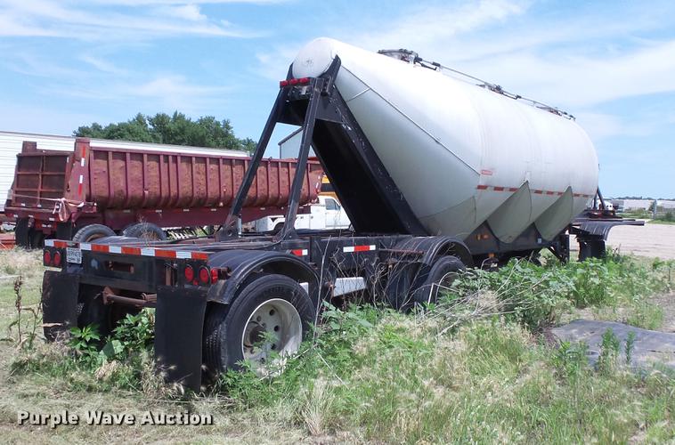 image for item DV9418 1975 Fruehauf dry bulk tank trailer