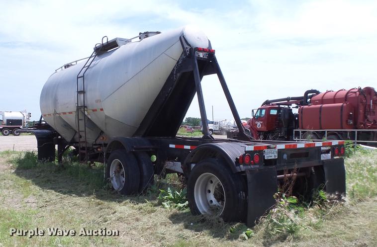 image for item DV9418 1975 Fruehauf dry bulk tank trailer