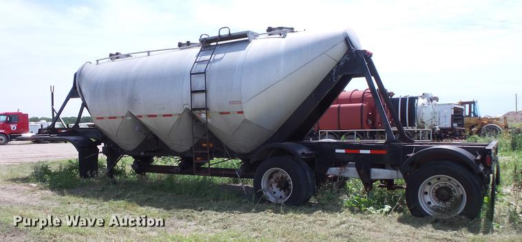 image for item DV9418 1975 Fruehauf dry bulk tank trailer