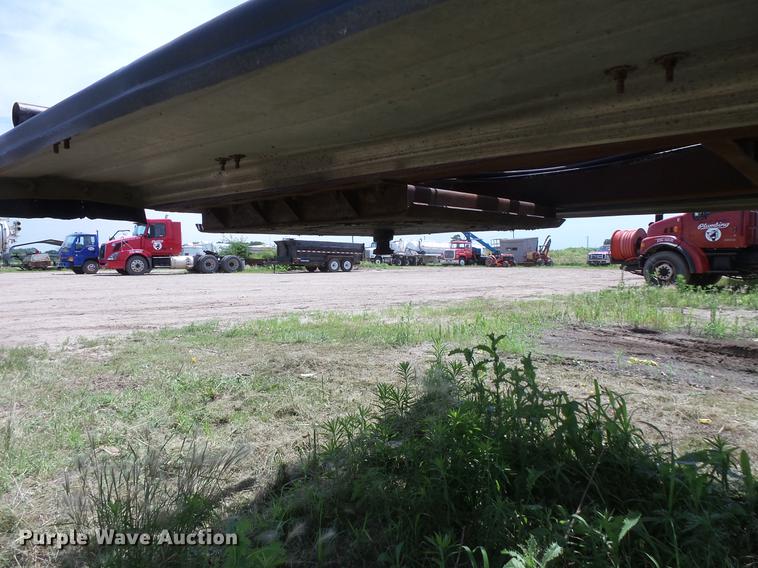image for item DV9418 1975 Fruehauf dry bulk tank trailer