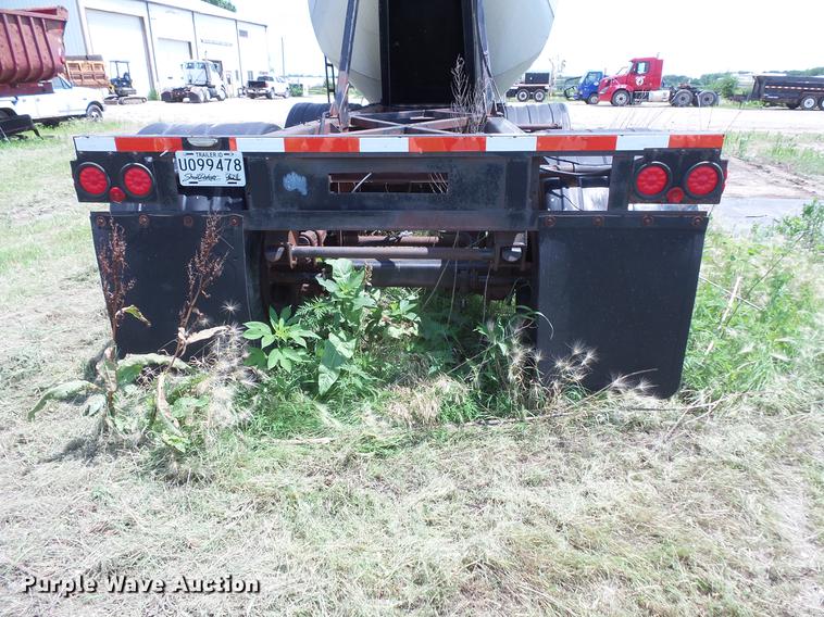image for item DV9418 1975 Fruehauf dry bulk tank trailer