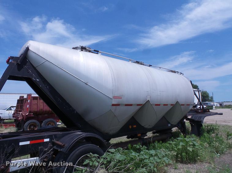 image for item DV9418 1975 Fruehauf dry bulk tank trailer