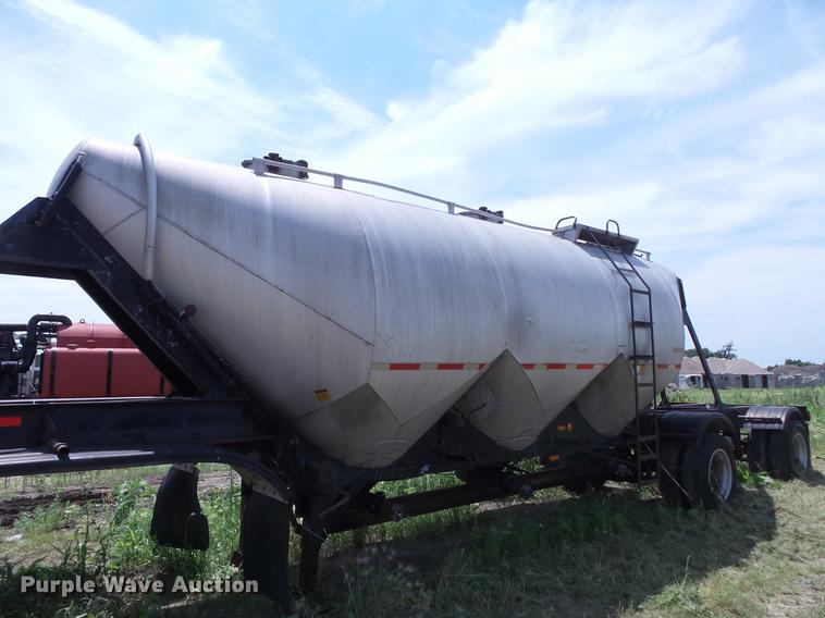 image for item DV9418 1975 Fruehauf dry bulk tank trailer