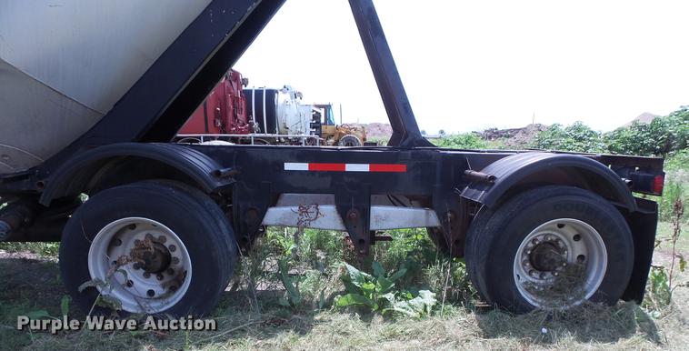 image for item DV9418 1975 Fruehauf dry bulk tank trailer