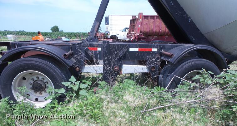 image for item DV9418 1975 Fruehauf dry bulk tank trailer