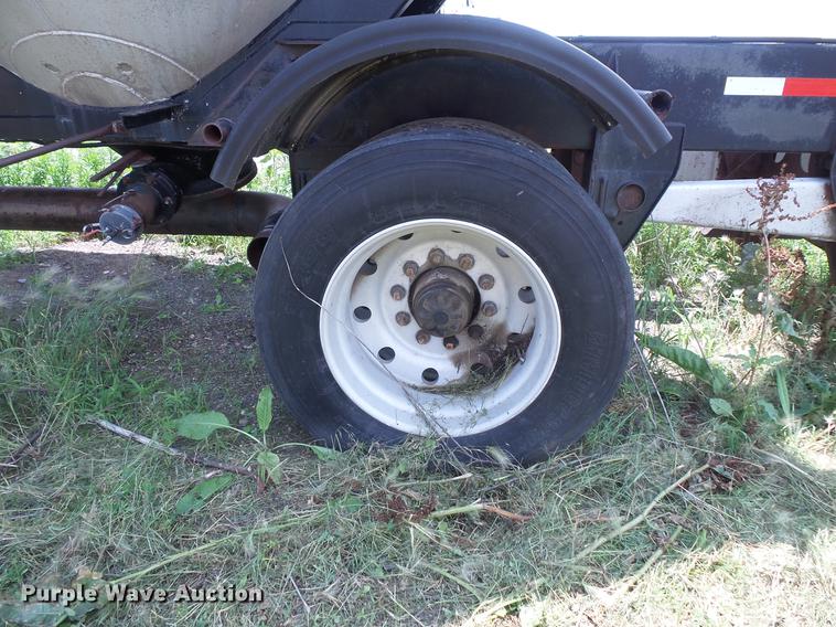 image for item DV9418 1975 Fruehauf dry bulk tank trailer