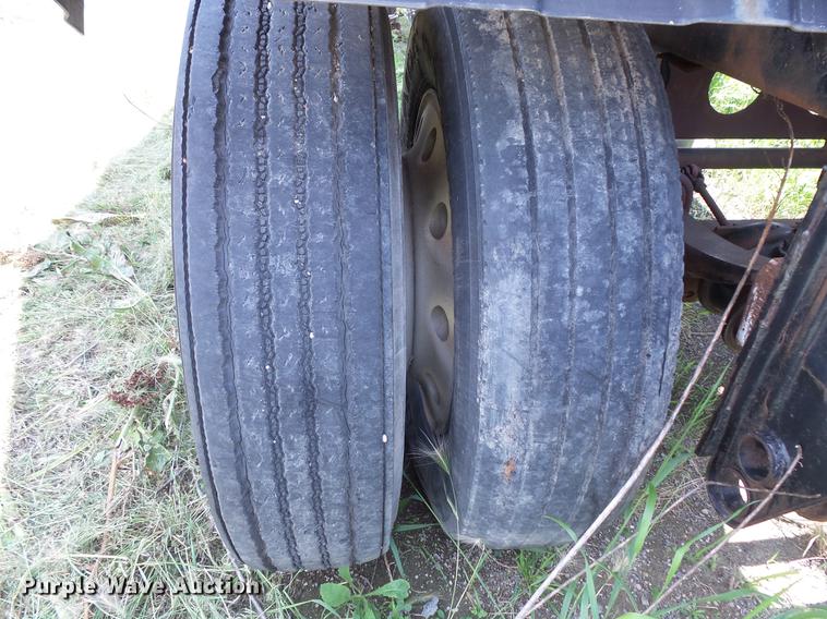 image for item DV9418 1975 Fruehauf dry bulk tank trailer