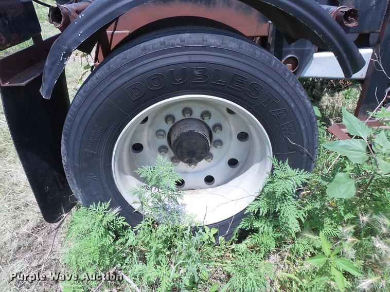 image for item DV9418 1975 Fruehauf dry bulk tank trailer