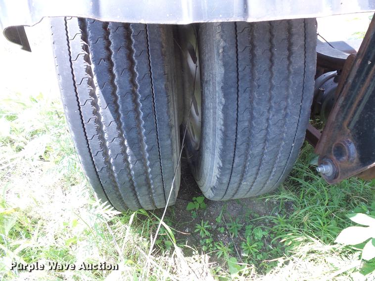 image for item DV9418 1975 Fruehauf dry bulk tank trailer