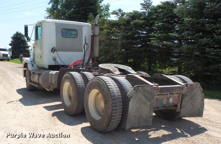 image for item DV9444 1995 International 9200 semi truck