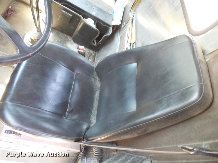 image for item DV9444 1995 International 9200 semi truck