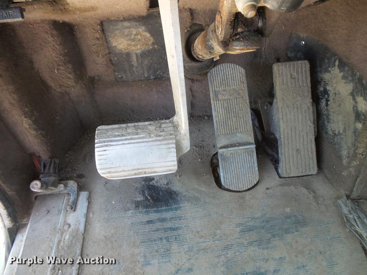 image for item DV9444 1995 International 9200 semi truck