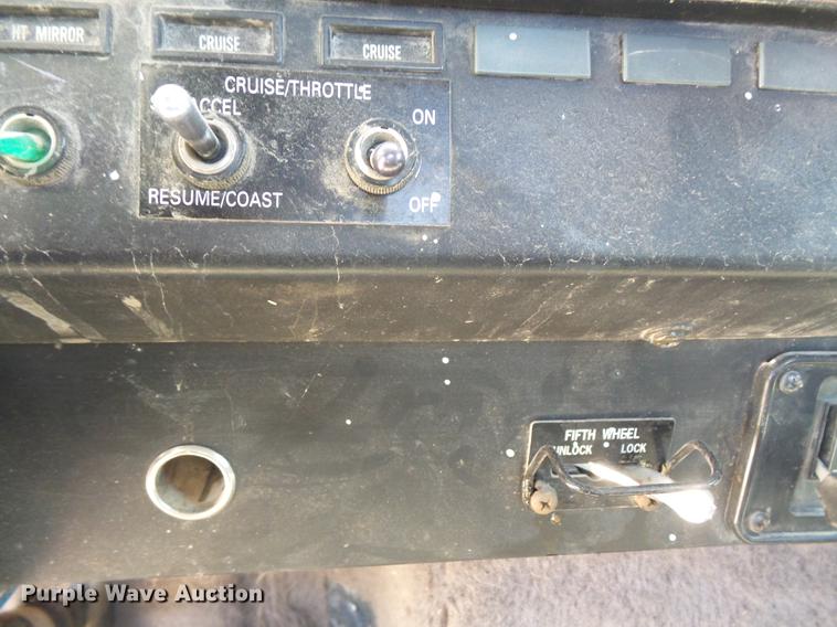 image for item DV9444 1995 International 9200 semi truck