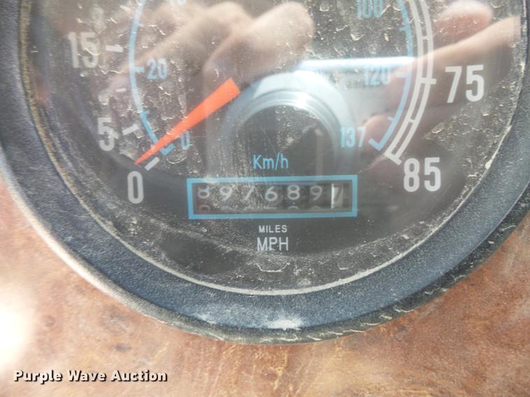 image for item DV9444 1995 International 9200 semi truck