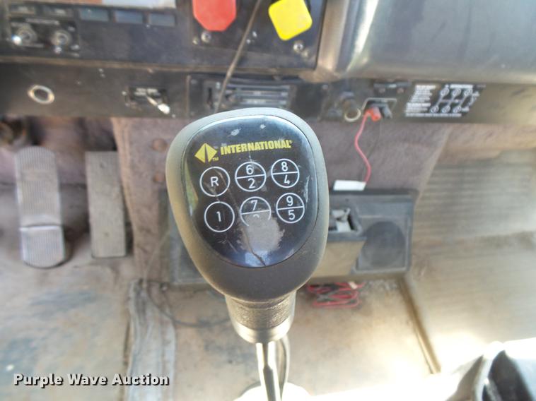 image for item DV9444 1995 International 9200 semi truck