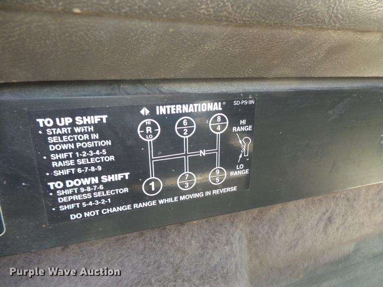 image for item DV9444 1995 International 9200 semi truck