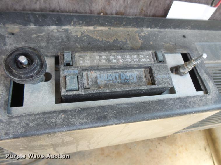 image for item DV9444 1995 International 9200 semi truck