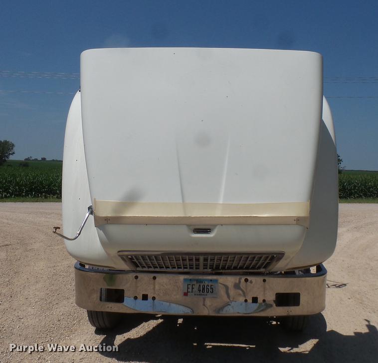 image for item DV9444 1995 International 9200 semi truck