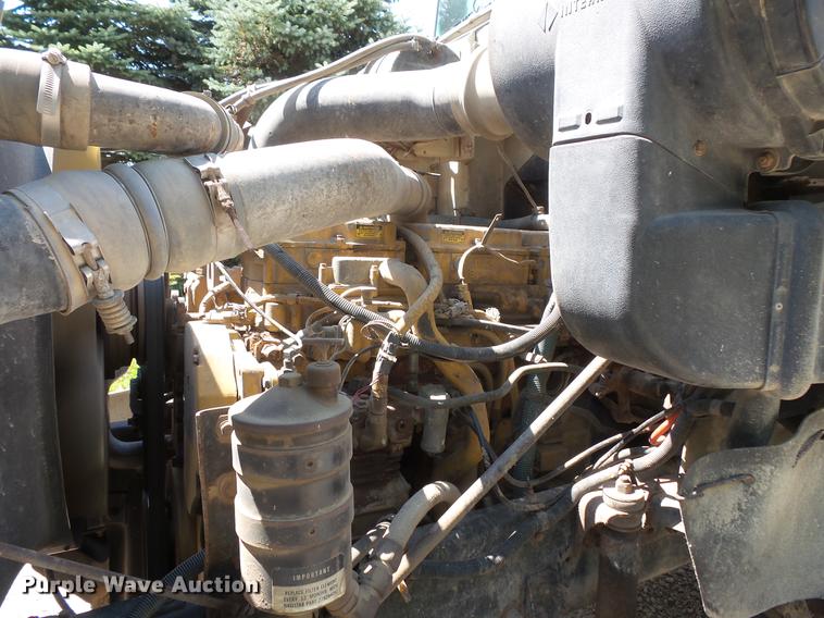 image for item DV9444 1995 International 9200 semi truck