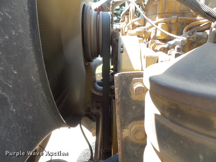 image for item DV9444 1995 International 9200 semi truck