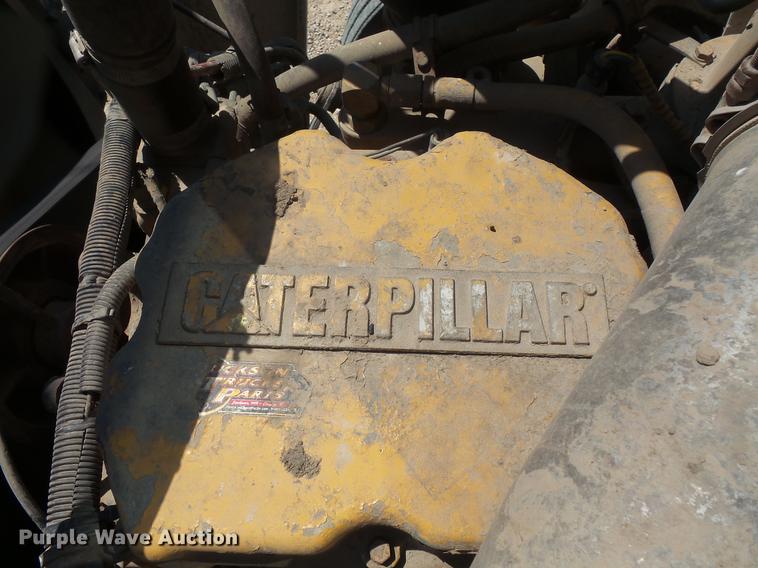 image for item DV9444 1995 International 9200 semi truck