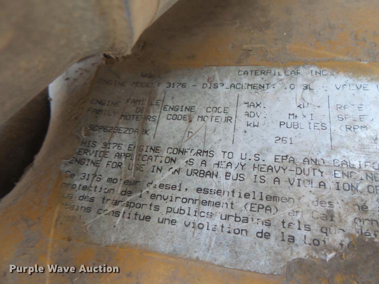 image for item DV9444 1995 International 9200 semi truck