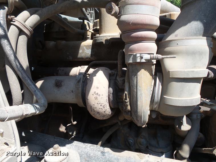 image for item DV9444 1995 International 9200 semi truck