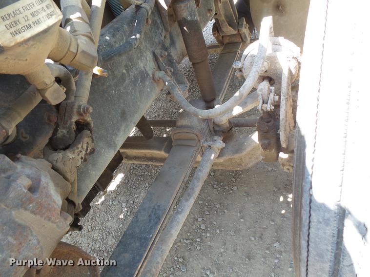 image for item DV9444 1995 International 9200 semi truck