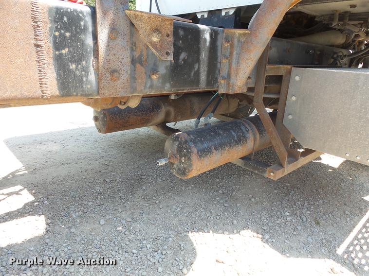 image for item DV9444 1995 International 9200 semi truck