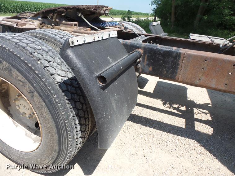 image for item DV9444 1995 International 9200 semi truck