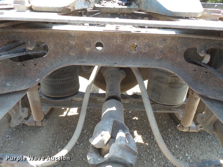 image for item DV9444 1995 International 9200 semi truck