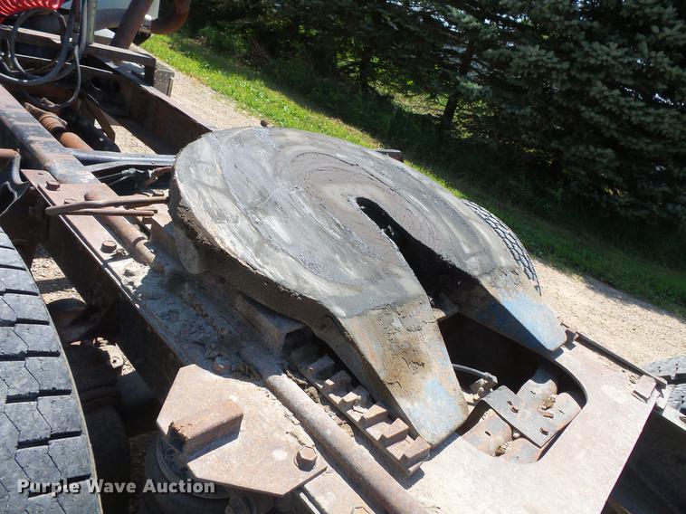 image for item DV9444 1995 International 9200 semi truck